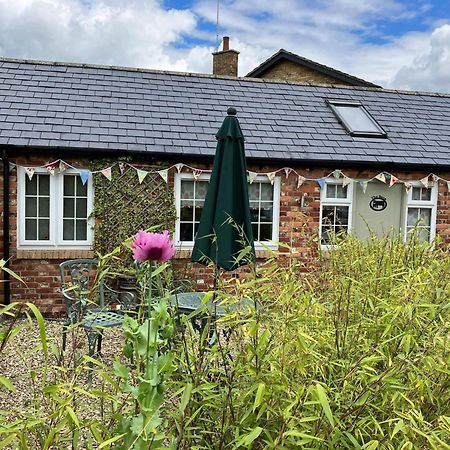 Centre Village 2 Bedroom Cottage - The Byre Pewsey Kültér fotó
